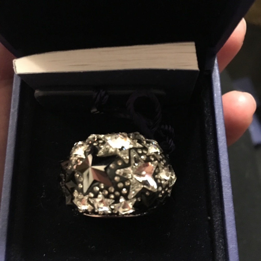 Swarovski clear and black crystal star ring!! ⭐️